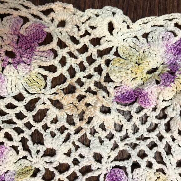 VTG Set Of 7 Crocheted White Purple Yellow Doilies Shabby Cottagecore Decor - Picture 4 of 9